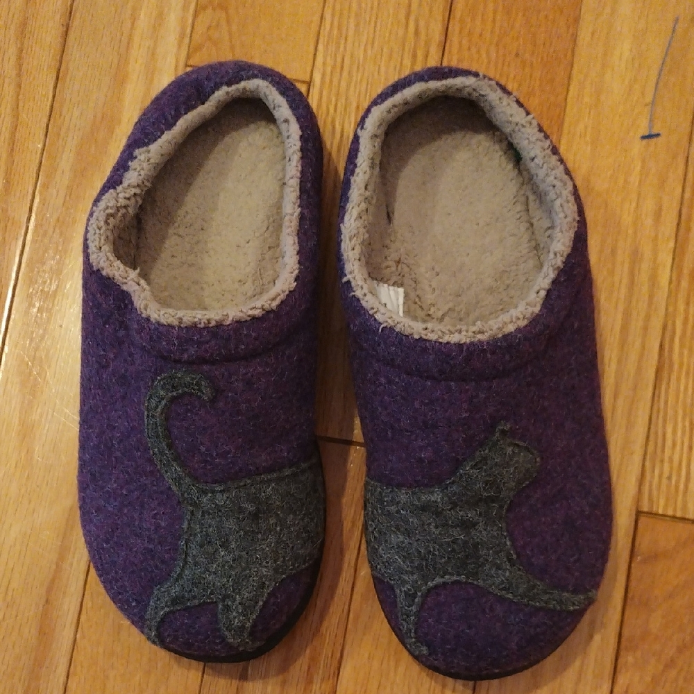 L.L. Bean Daybreak Purple and Gray Cat Slippers